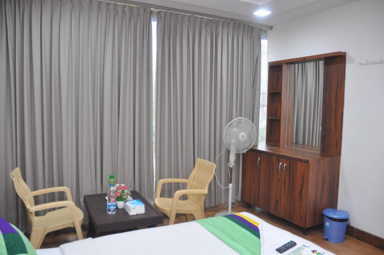 J C Comforts Hotel บังกาลอร์ ภายนอก รูปภาพ