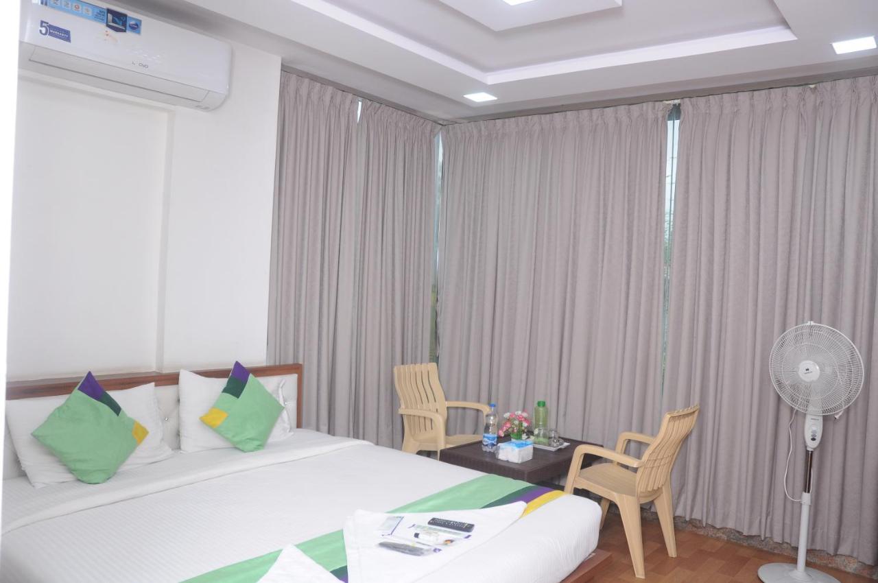 J C Comforts Hotel บังกาลอร์ ภายนอก รูปภาพ