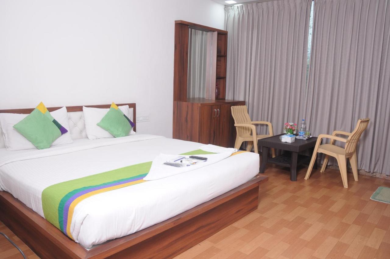 J C Comforts Hotel บังกาลอร์ ภายนอก รูปภาพ