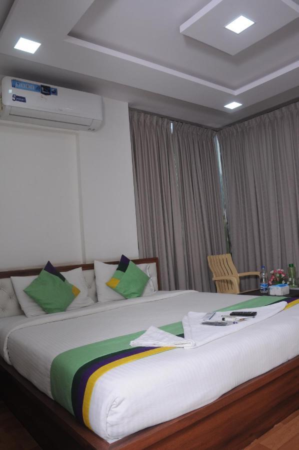 J C Comforts Hotel บังกาลอร์ ภายนอก รูปภาพ